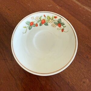 Vintage 1978 Avon Strawberry Fine Porcelain Hand Decorated Plate with Gold Trim